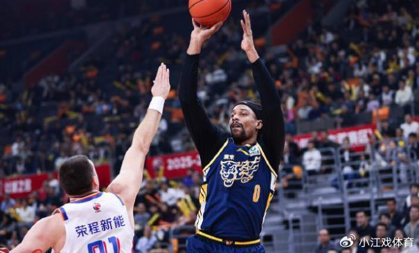 广东队外援难题，内线必须补强，换掉萨林杰或者麦考尔|胡明轩|中锋|常规赛|王少杰|大外援_新浪体育_新浪新闻